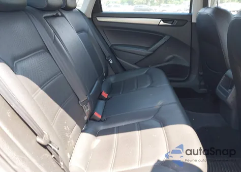 2014 Volkswagen Passat 1.8T Wolfsburg Edition z USA, uszkodzony, nr VIN 1VWAT7A39EC051562